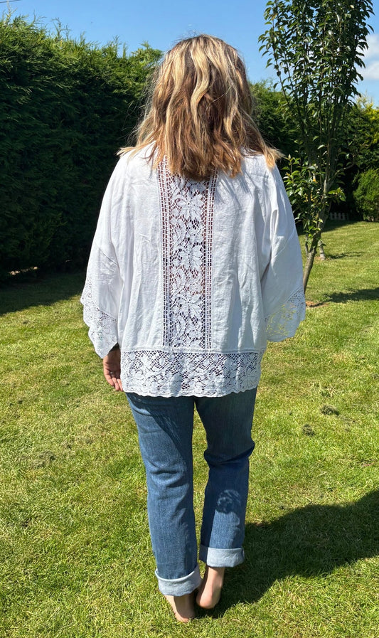 White tablecloth Kimono